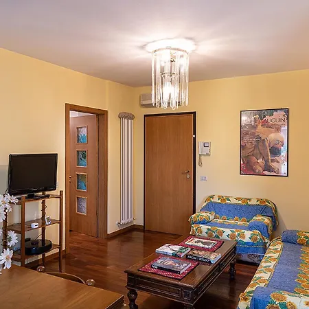 Vicino Al Centro Citta Con Garage Apartment *